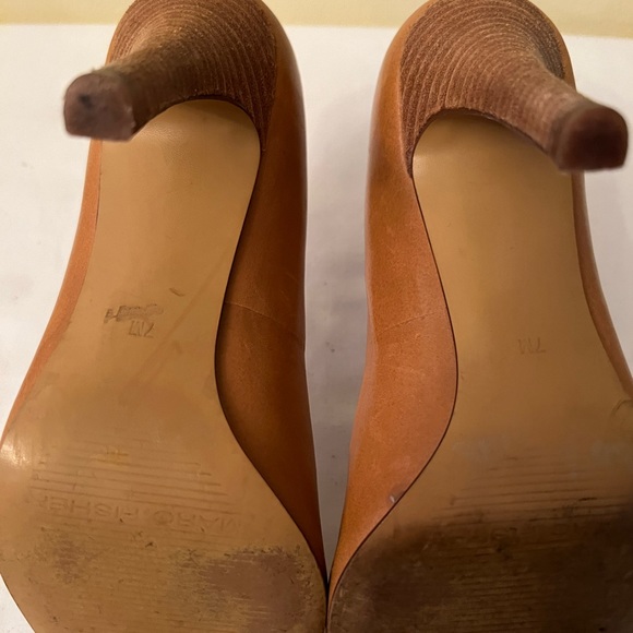 Marc Fisher Tan Leather Peep Toe Pumps, Size 7, EUC - Picture 6 of 11